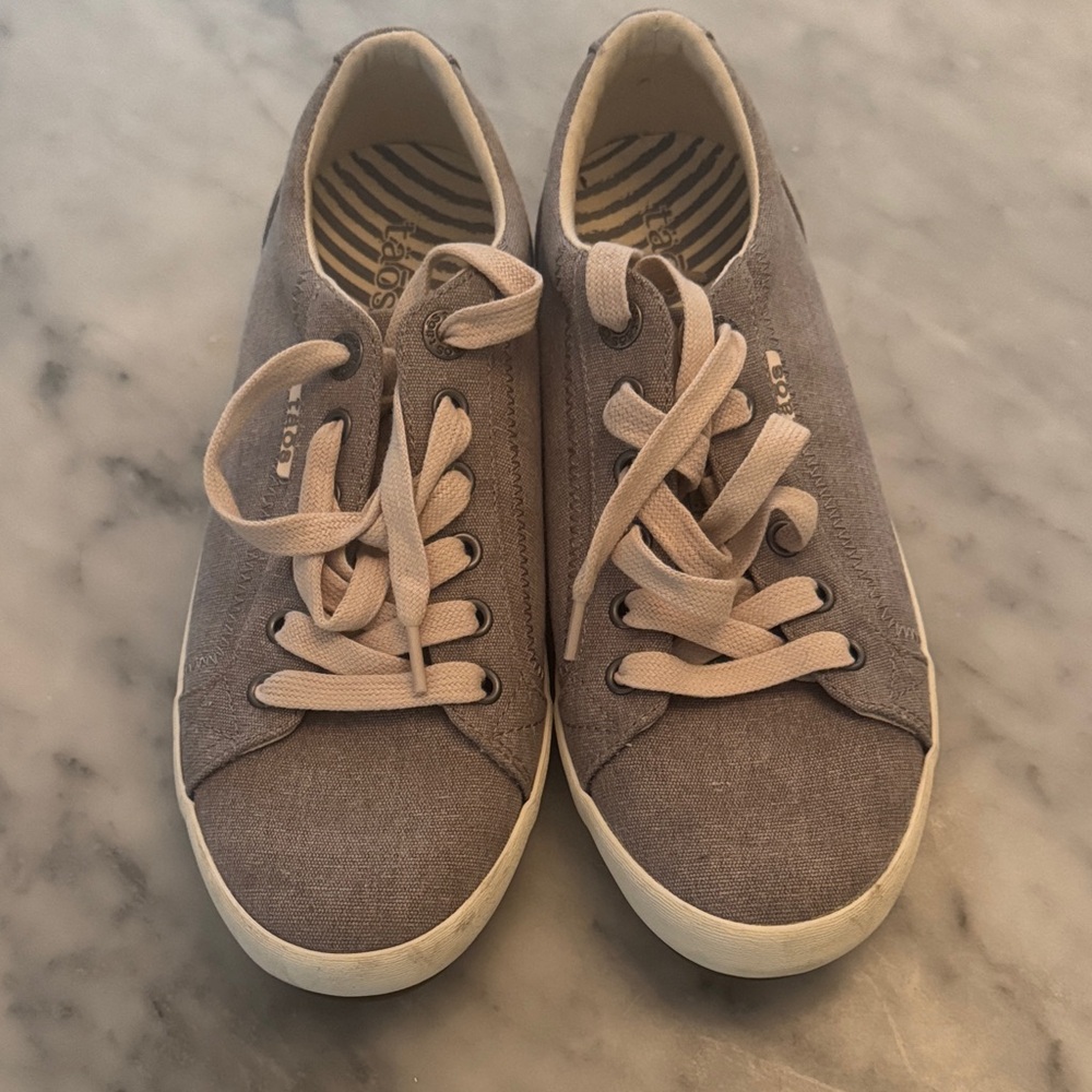 Gray Canvas Taos sneakers 8 1/2